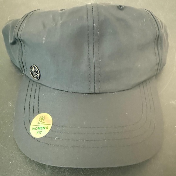 BRAND NEW Gaiam Running Hat Women’s Fit Black - NEW WITH TAGS - Picture 1 of 8